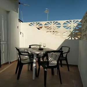 https://costa-del-silencio-28-5-up.adeje-hotels.com